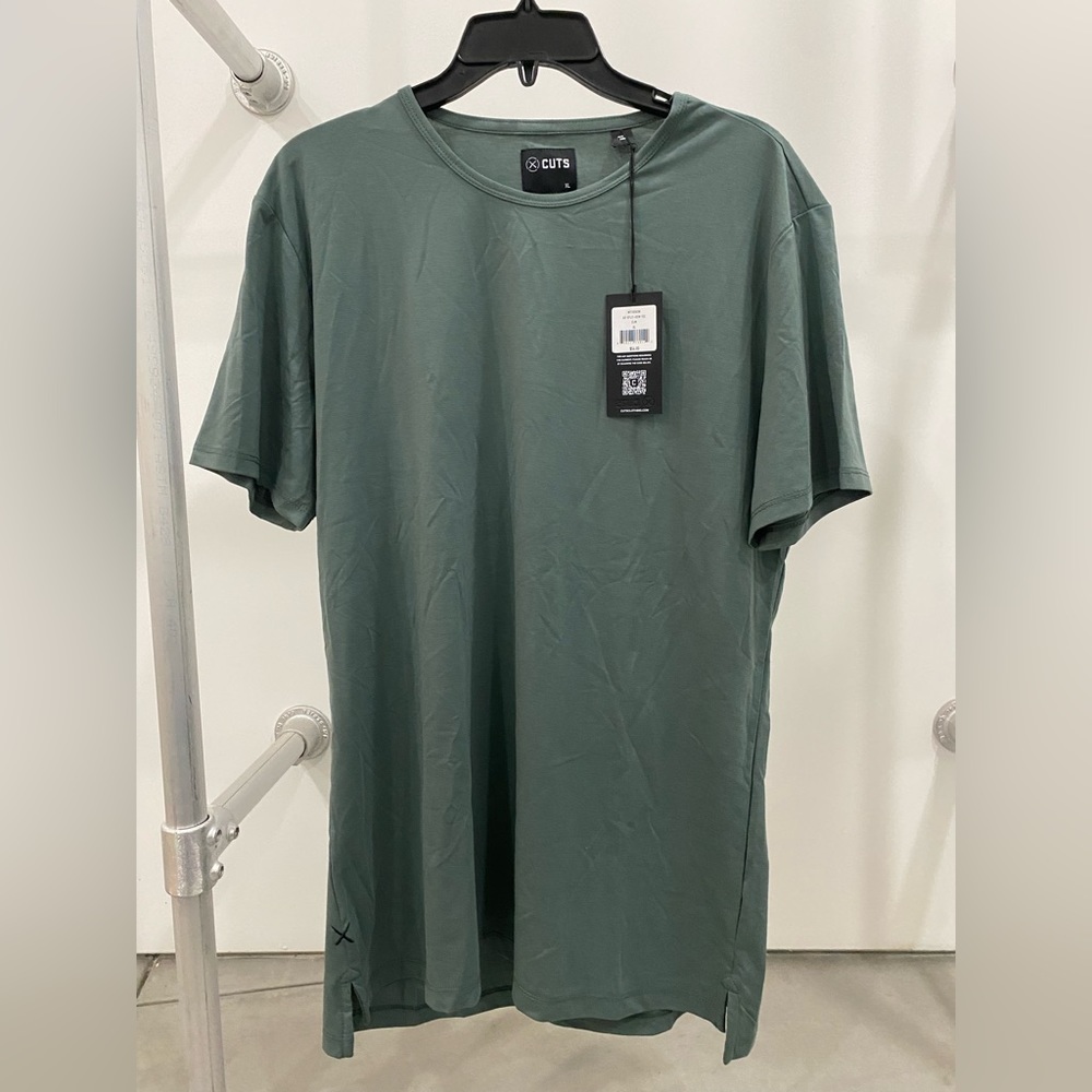 Cuts Clothing Men’s AO Split Hem Tee XL